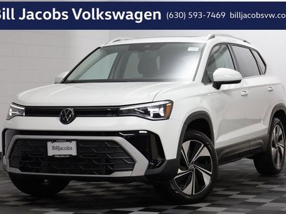 Used 2025 Volkswagen Taos SE w/ Panoramic Sunroof Package