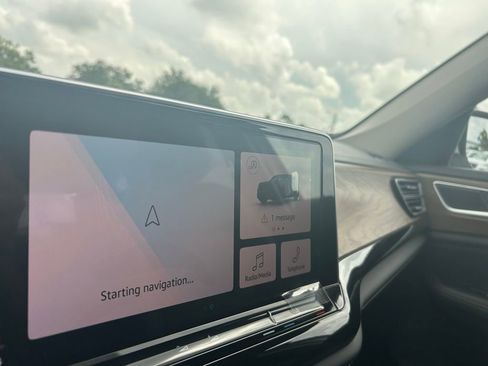 New 2026 Volkswagen Atlas SE FWD image 12