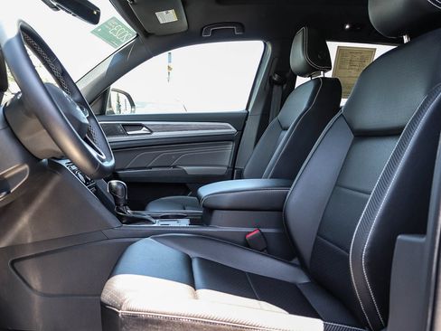 Used 2023 Volkswagen Atlas Cross Sport SE w/ Panoramic Sunroof Package FWD image 19