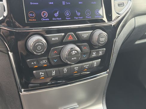 Used 2020 Jeep Grand Cherokee Altitude AWD/4WD image 37