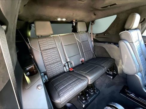 Used 2022 Cadillac Escalade Premium Luxury Platinum image 18