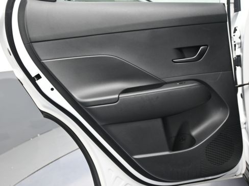 Used 2024 Hyundai Kona SEL w/ Convenience Package image 12