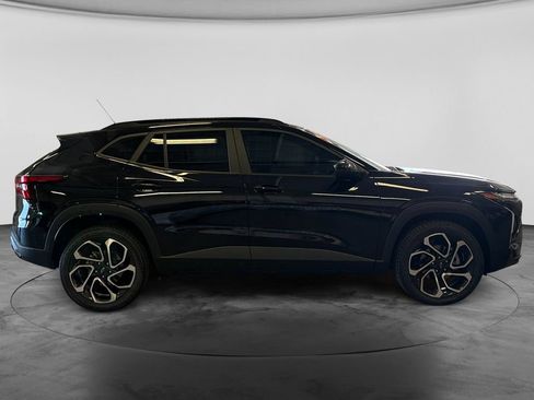 Used 2025 Chevrolet Trax RS w/ Sunroof Package FWD image 11
