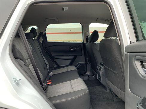 Used 2025 Nissan Rogue SV AWD/4WD image 27
