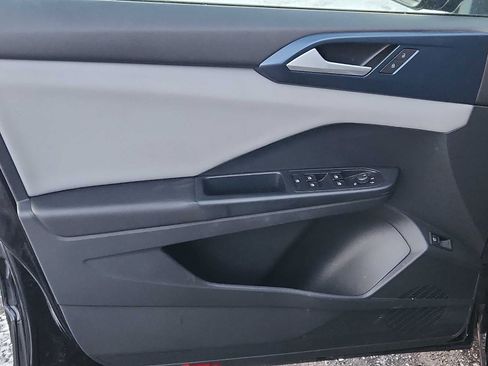 Used 2023 Volkswagen Taos SE image 12