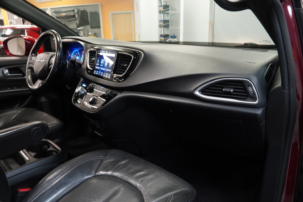 Used 2020 Chrysler Pacifica Touring-L AWD/4WD image 36