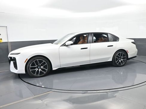 Used 2025 BMW 740i xDrive image 2