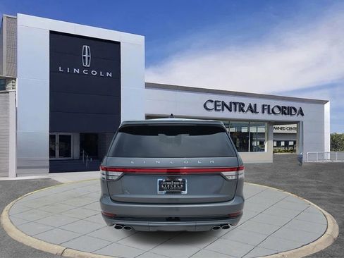 Used 2025 Lincoln Aviator Reserve w/ Luxury Package image 4