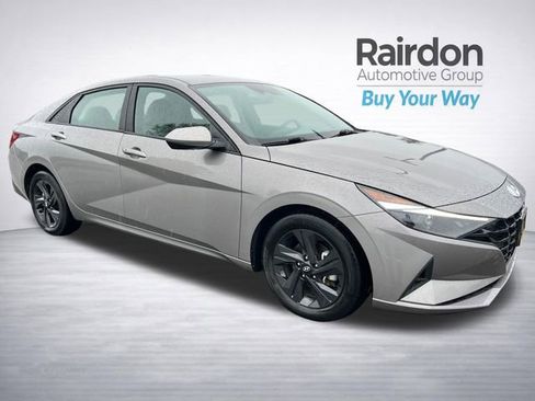 Used 2022 Hyundai Elantra SEL w/ Convenience Package FWD image 1