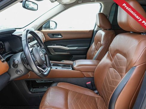 Used 2022 Nissan Pathfinder Platinum w/ Lighting Package (N92) FWD image 14