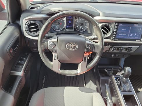 Used 2020 Toyota Tacoma SR5 RWD image 17