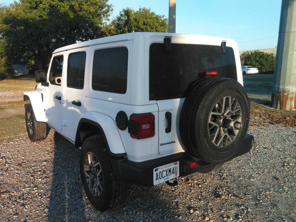 Used 2025 Jeep Wrangler Unlimited Sahara AWD/4WD image 6