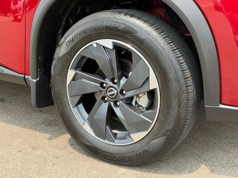 Used 2024 Nissan Rogue SV AWD/4WD image 25