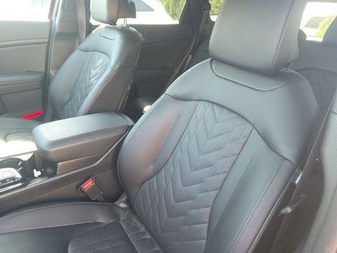 Used 2025 Kia Sportage X-Line w/ Premium Package image 6