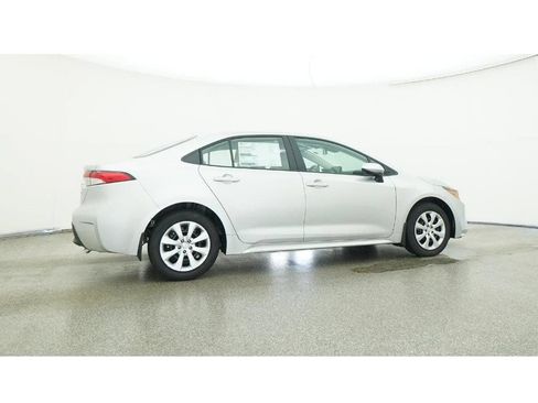 Used 2025 Toyota Corolla LE FWD image 31