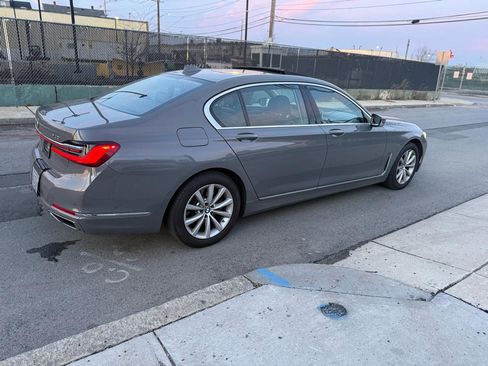 Used 2022 BMW 740i xDrive w/ Premium Package AWD/4WD image 3