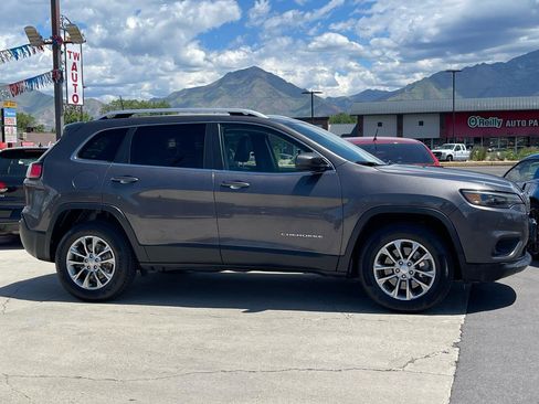 Used 2019 Jeep Cherokee Latitude Plus w/ Comfort/Convenience Group AWD/4WD image 3
