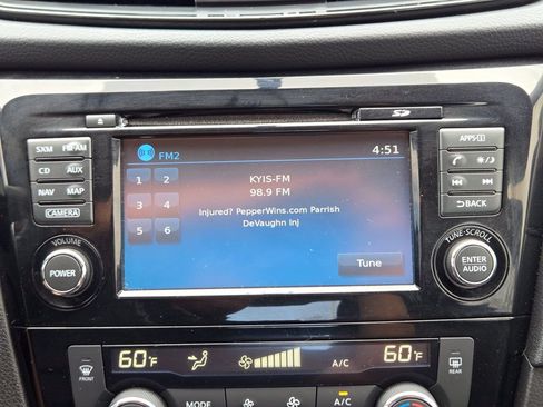 Used 2017 Nissan Rogue SV w/ SV Premium Package FWD image 11