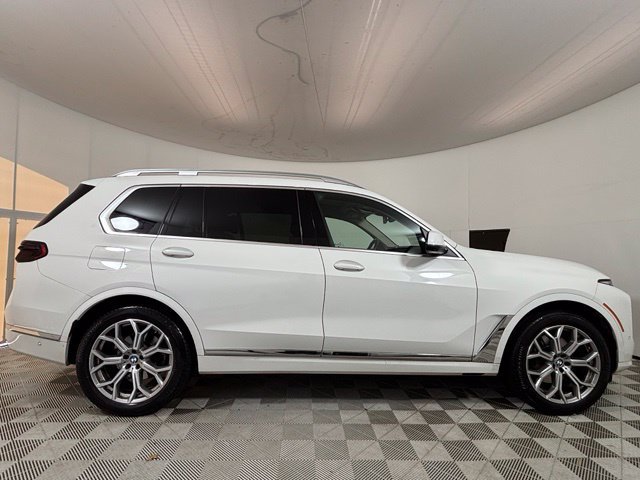 Used 2025 BMW X7 xDrive40i w/ Premium Package AWD/4WD image 8