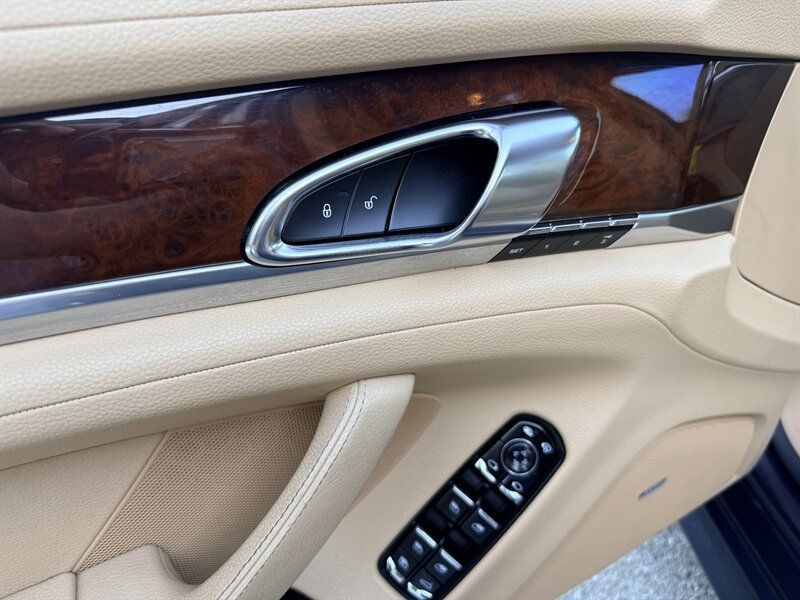 Used 2013 Porsche Panamera S RWD image 22