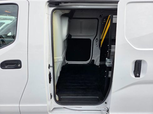 Used 2020 Nissan NV200 S image 20