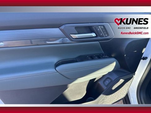 New 2026 GMC Terrain AT4 w/ Convenience Package III image 19