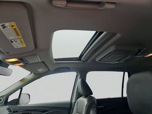 Certified 2019 Honda Pilot Touring image 15