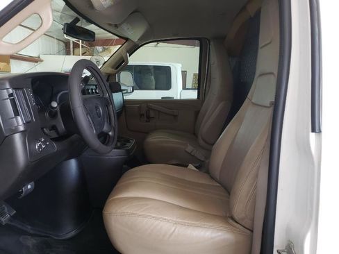Used 2016 Chevrolet Express 2500 RWD image 17