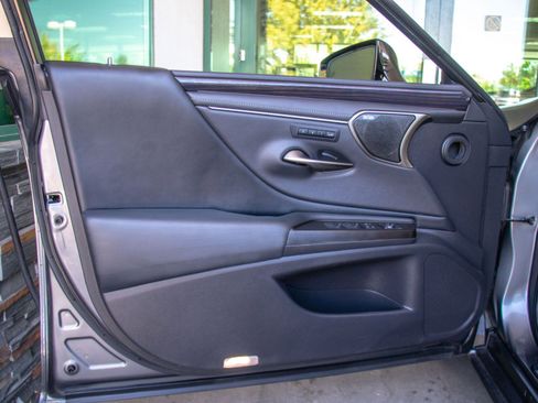 Used 2019 Lexus ES 350 Ultra Luxury image 9