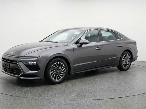 Used 2025 Hyundai Sonata SEL image 3