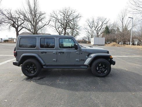 Used 2023 Jeep Wrangler Unlimited Sahara image 7