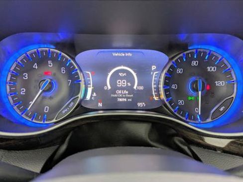 Used 2023 Chrysler Pacifica Limited FWD image 24