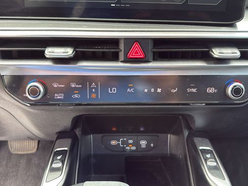 Used 2025 Kia Sorento EX AWD/4WD image 32