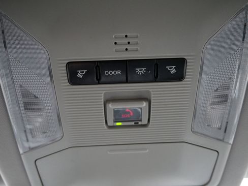 Used 2021 Toyota RAV4 XLE w/ Carpet Mat Package (TMS) image 33