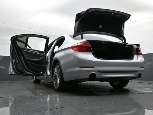 Used 2019 BMW 530i xDrive w/ Convenience Package image 37