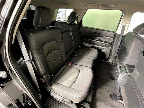 Certified 2024 Nissan Pathfinder SV image 37