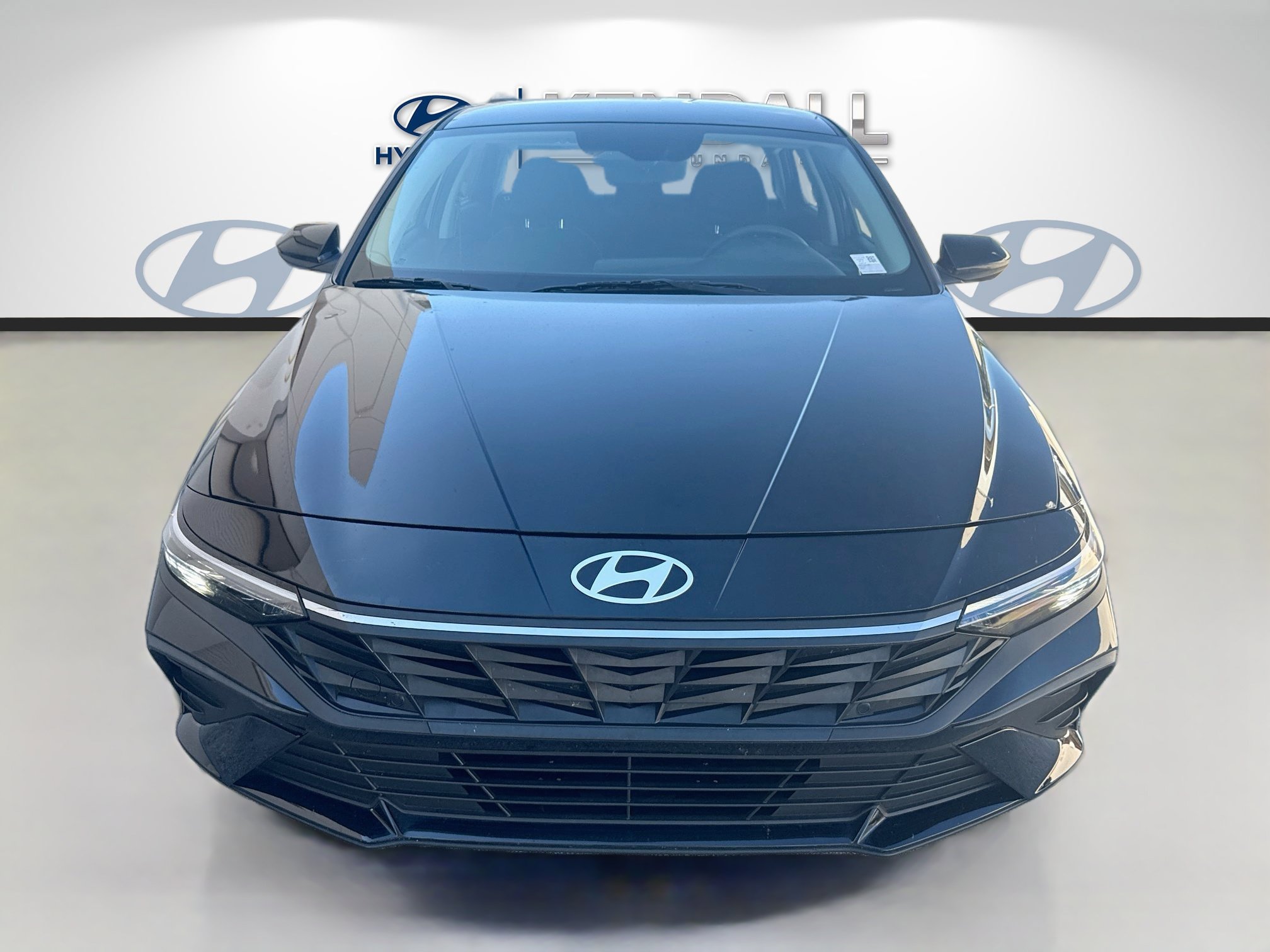 Used 2025 Hyundai Elantra SE FWD image 2