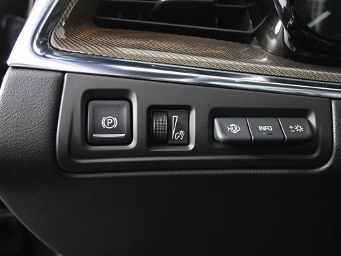 Used 2018 Cadillac XT5 Platinum w/ Driver Assist Package AWD/4WD image 24