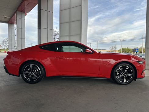 Used 2024 Ford Mustang Premium image 4