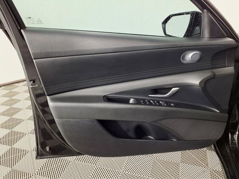 Certified 2023 Hyundai Elantra SE FWD image 16