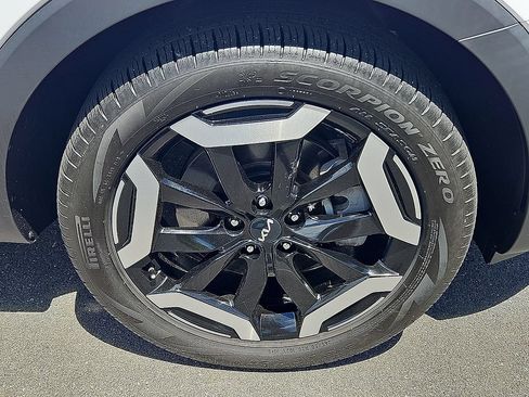 Used 2024 Kia Telluride EX w/ EX Captain's Chair Package AWD/4WD image 30
