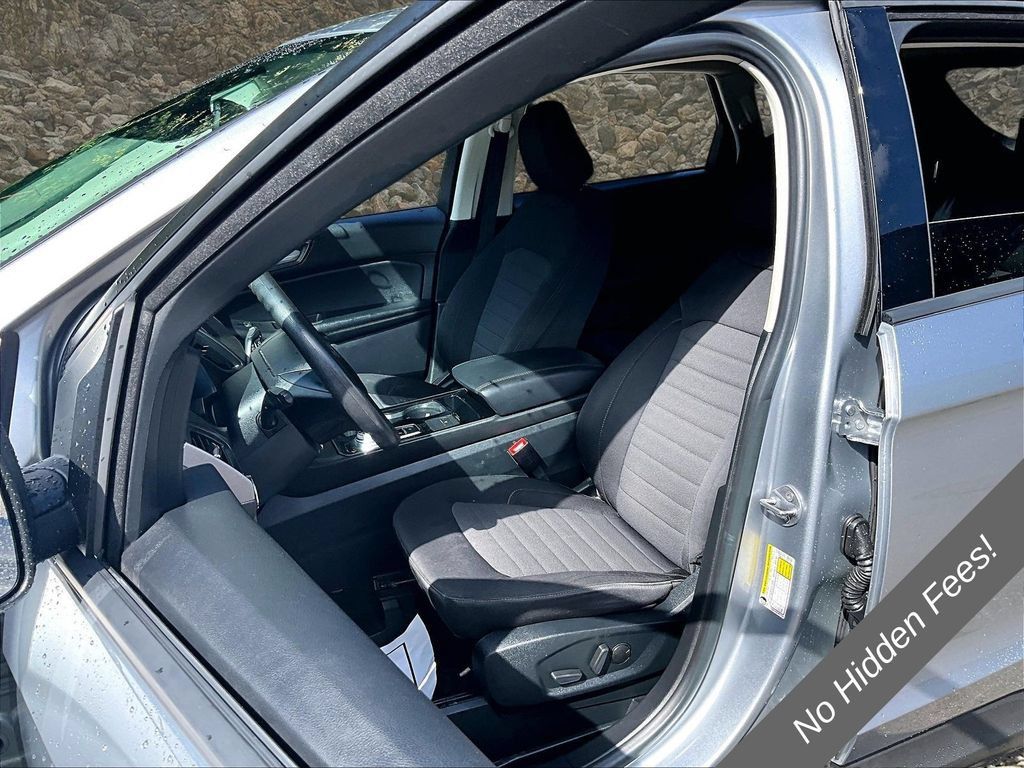 Used 2020 Ford Edge SE FWD image 21