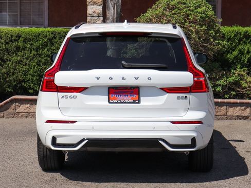 Used 2024 Volvo XC60 B5 Core image 7