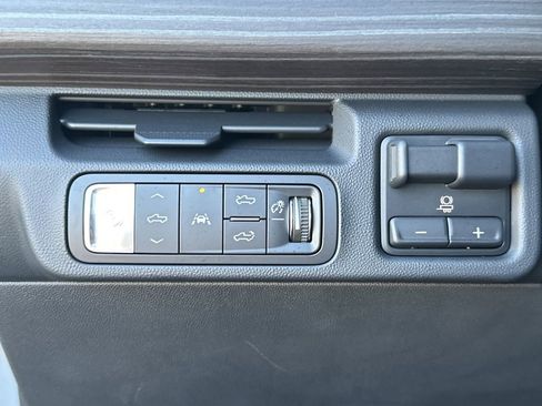 Used 2025 GMC Sierra EV Denali image 17