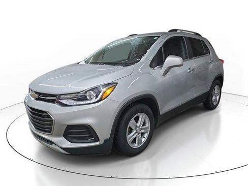 Used 2019 Chevrolet Trax LT w/ LT Convenience Package image 2