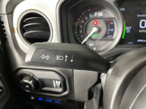 Used 2024 Jeep Wrangler Unlimited AWD/4WD image 23