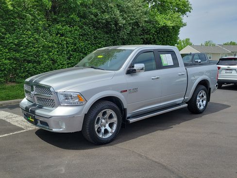 Used 2016 RAM 1500 Laramie AWD/4WD image 2