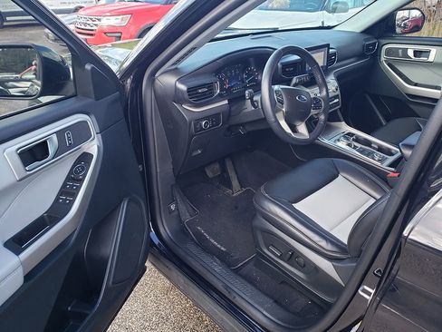 Used 2023 Ford Explorer XLT w/ Equipment Group 202A AWD/4WD image 6