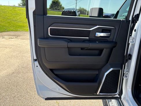 New 2026 RAM 2500 Laramie AWD/4WD image 23