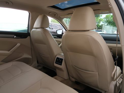 Used 2014 Volkswagen Passat TDI SE image 30